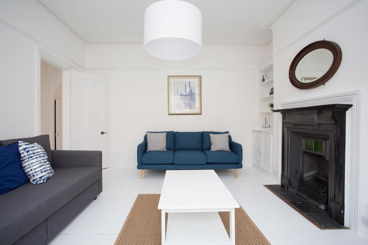 וורטינג Elegant York House - On A Beach Road, Sleeps 12, With Sea Views מראה חיצוני תמונה